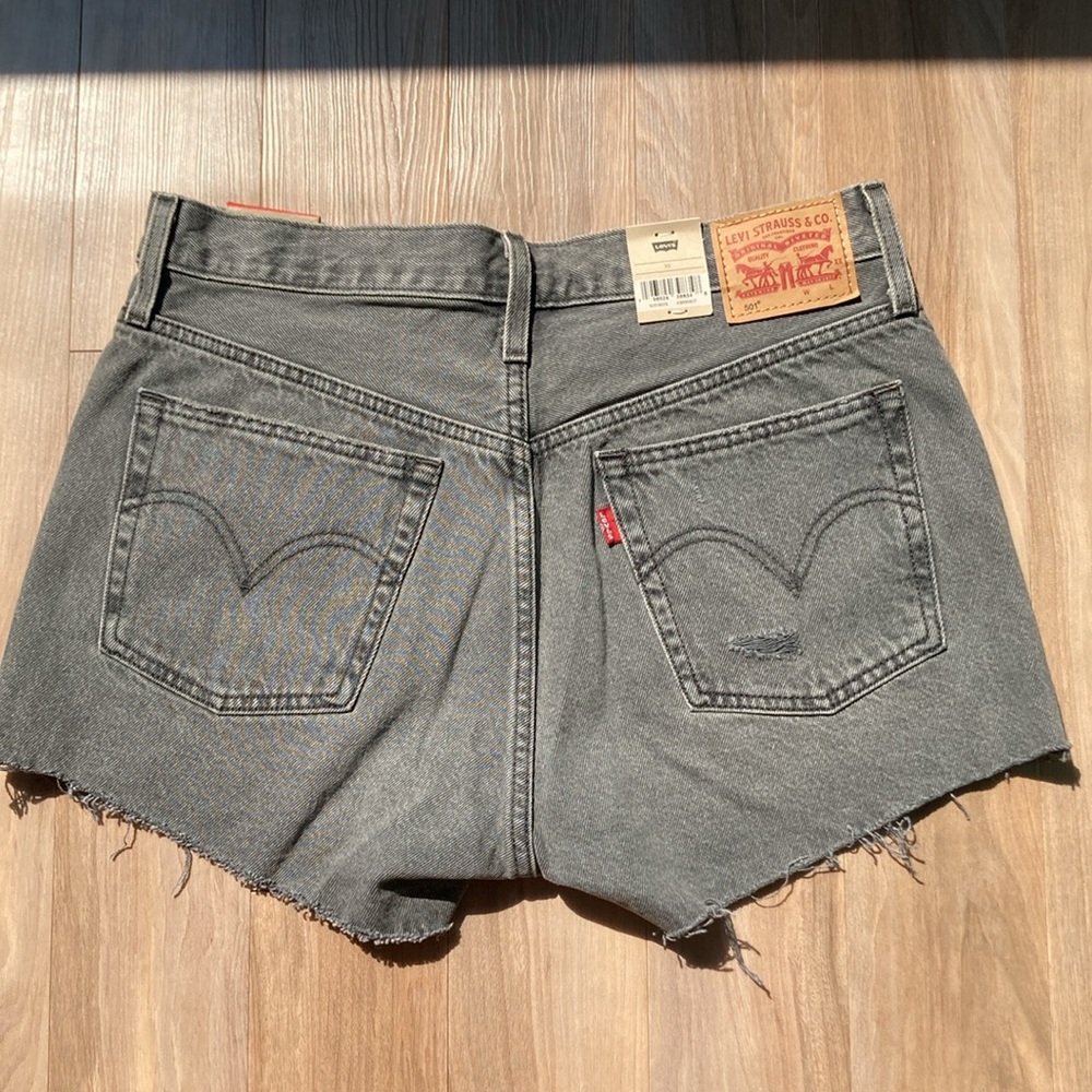 🟢Relist7/13 🟢Levi’s distressed high rise 501 jean cotton denim short cutoff 30 - Picture 10 of 16